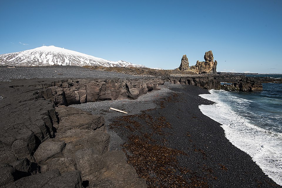 Lóndrangar