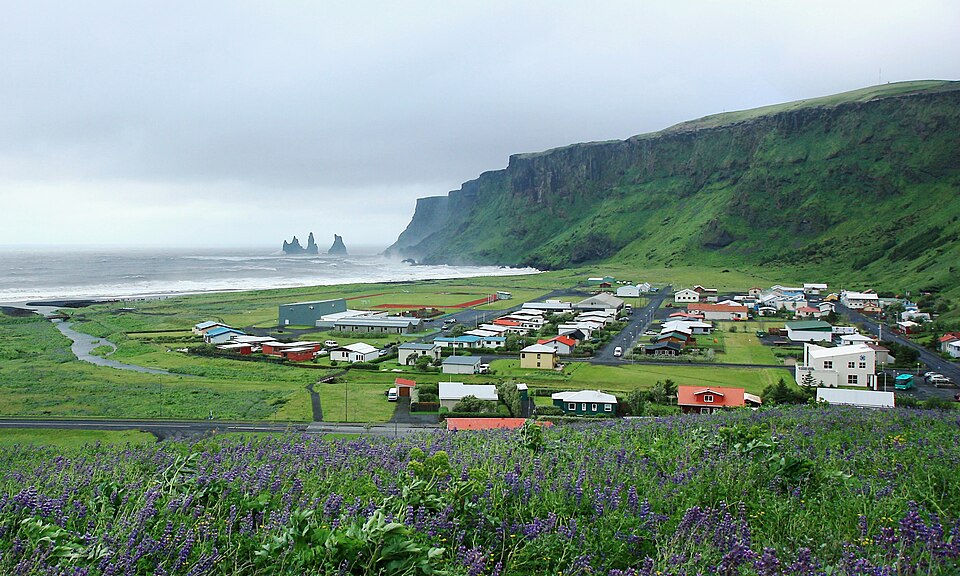 Vík í Mýrdal (paese + Víkurkirkja)